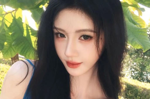 强吻紫薇遭封杀退圈昔日尔康在东北种大米捐两万斤震撼全网。